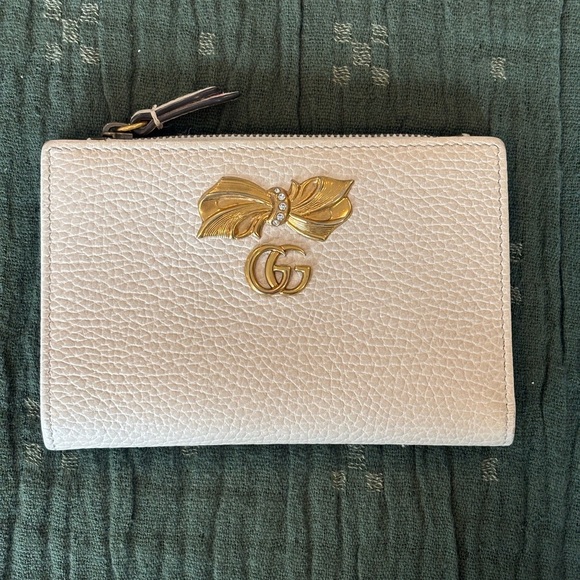 Gucci Handbags - Gucci Marmot White Pebbled Leather Zip Wallet with Gold Bow Accent EUC